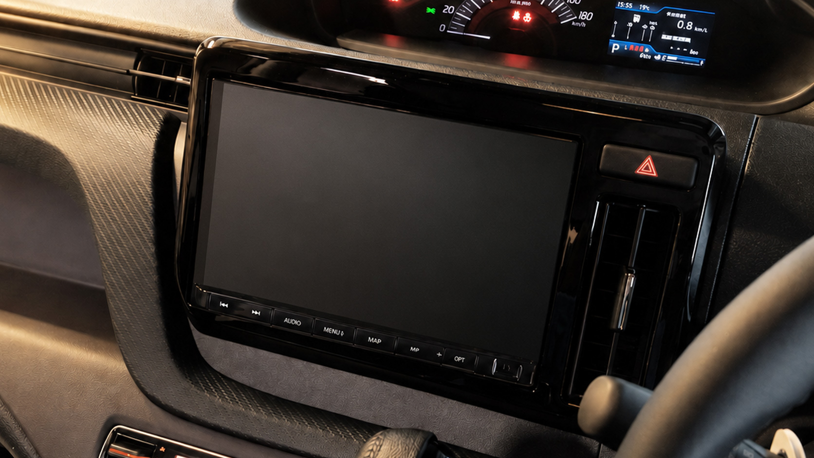 スズキ車のナビディスプレイにAGAR保護フィルムを装着し、映り込みが拡散された状態