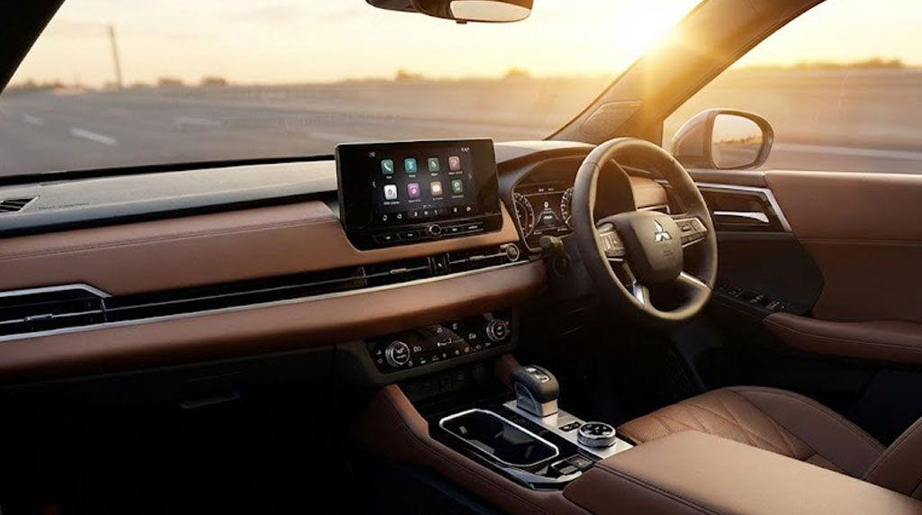 MITSUBISHI OUTLANDER Interior