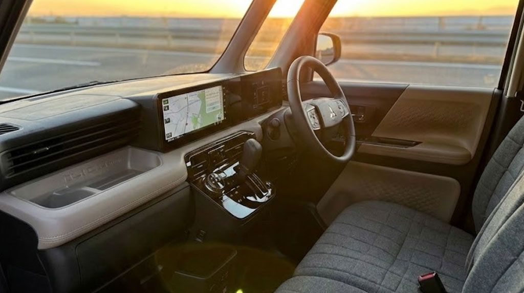 MITSUBISHI eK X EV Interior