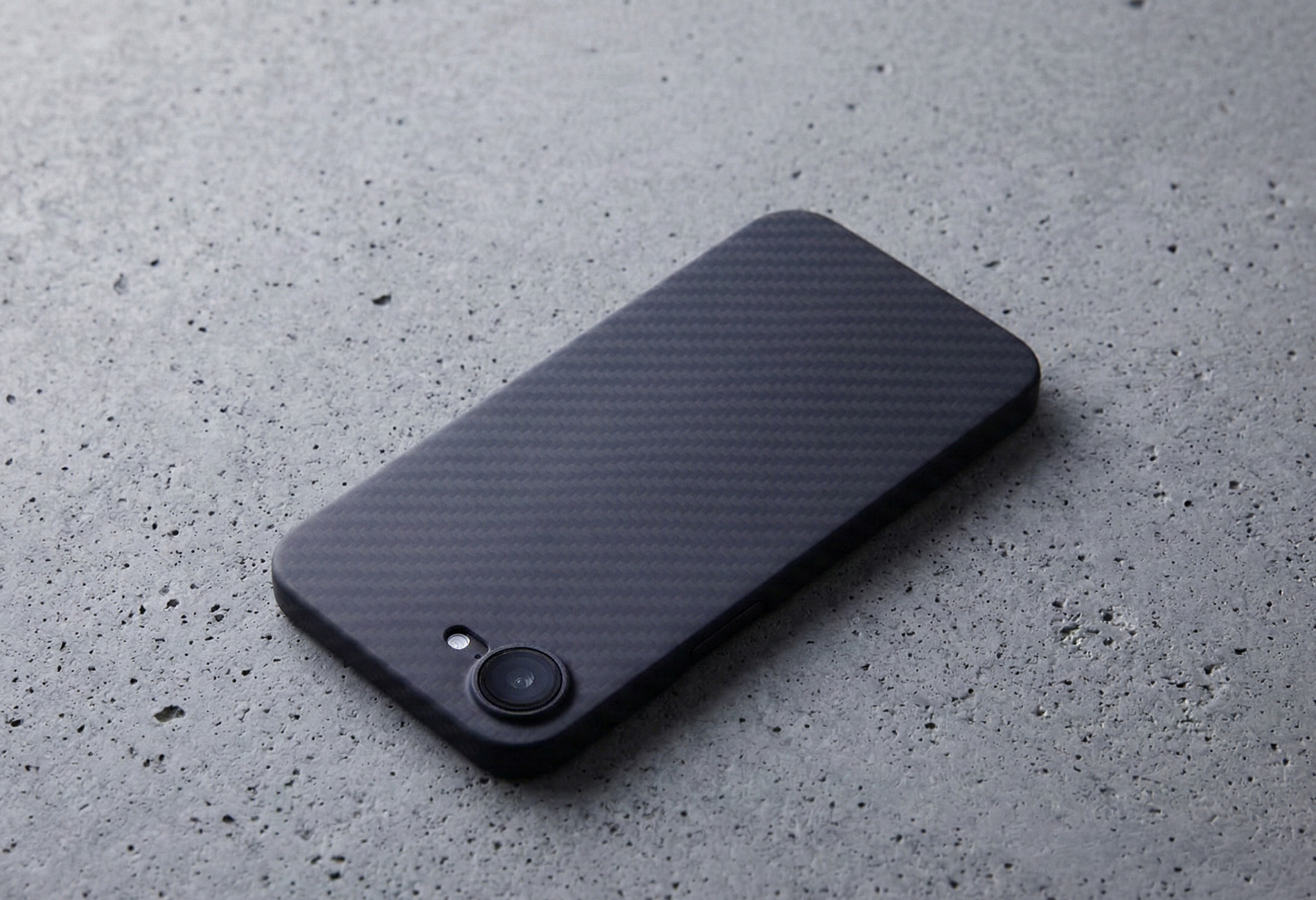 DURO Special Edition for iPhone 17e / 16e