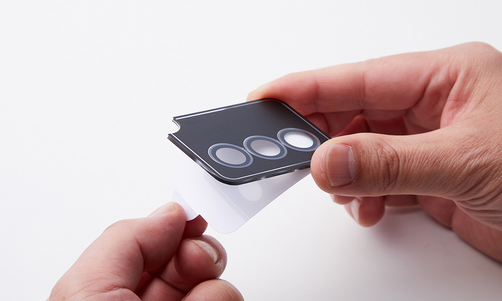 2. 保護シートを剥がします